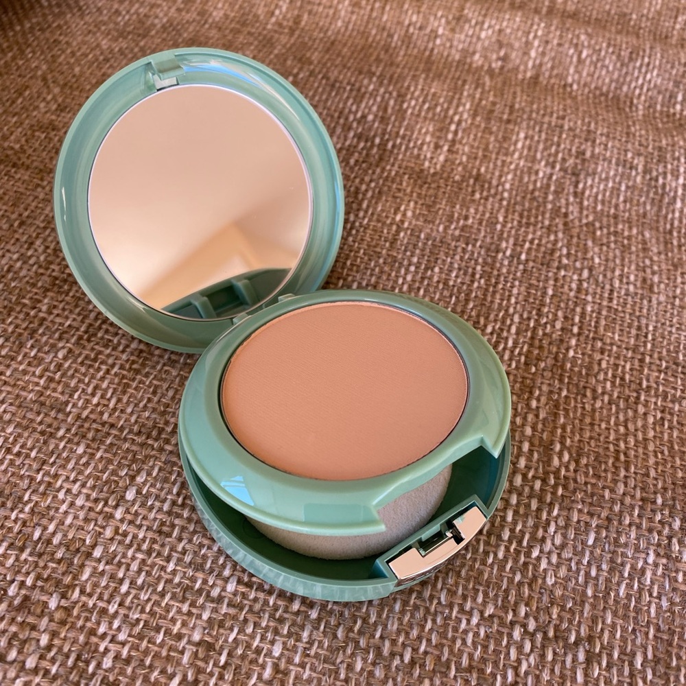 Clinique Perfectly Real Compact Makeup 126 NEW discontinued - Picture 3 of 5